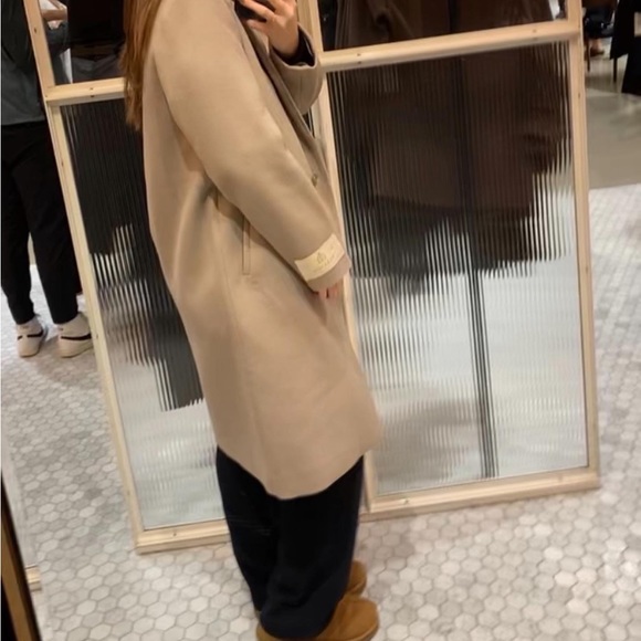 My new aritzia babaton stedman wool coat, in colour dovetail taupe size small - Picture 4 of 5